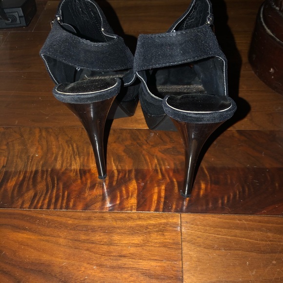 Black heels - Picture 5 of 7